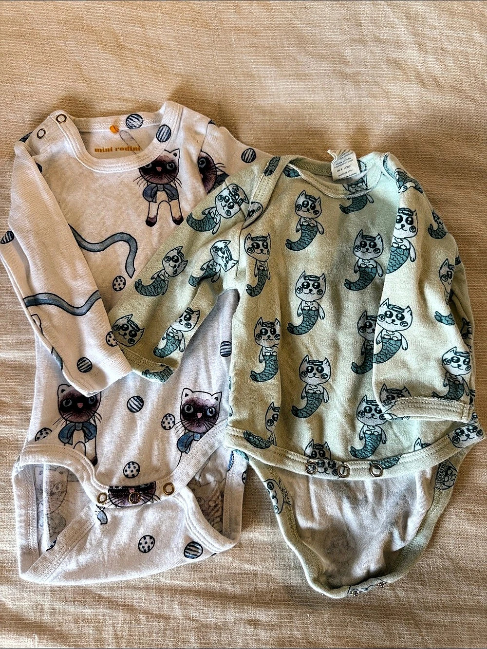 mini rodini and Kate Quinn Cat Print Bodysuits Baby 1-3 mo White & Green